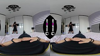 Natasha Shows Her Breasts And Pussy And Dances For Me - FeelMeVR
