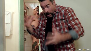 Zz Motel: Dicking The Drifter With Charles Dera, Kleio Valentien - Brazzers