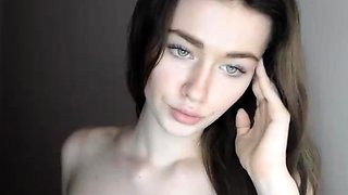 Cute amateur webcam teen girl toying pussy on webcam