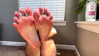 Blonde Teen Solo Masturbating On Webcam