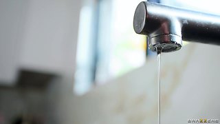 Rimming The Plumber With Zac Wild, Emma Hix - Brazzers