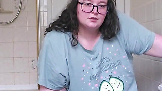 Goddess Bathroom Belly Play