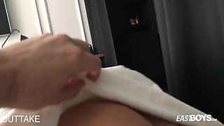 Oiled Twink Cock Of Hot Boy Gets Handjob