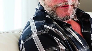 Mommyblowsbest Jessica Hires Assistant to Satisfy Her Oral Fixation