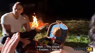 Hunt4k. sexy thin dark haired doesn’t care about her boyfriend and is giving a Sloppy Blowjob to a stranger