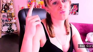 Pretty natural big tits and face blonde milf