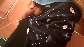 How this sexy twink pees when he wakes up with a boner morning erection for several days