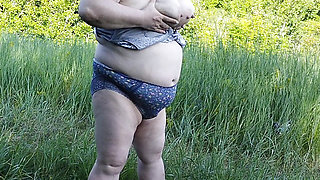 Stepmom undressed in the park and staged a public pissing
