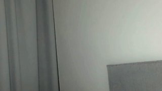 Webcam fun mature brunette with toys cum on cam