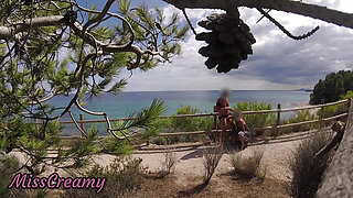 Dick flash - I pull out my cock in front of a French girl on the beach path and she helps me cum in mounth CAUGHT !!!