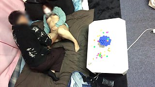 【素人】Tin◯erで知り合った女◯大生を自宅に誘ってゲームで負けたらおっぱい揉むというゲームを仕掛けたら勢いで激しいSEXに発展した。