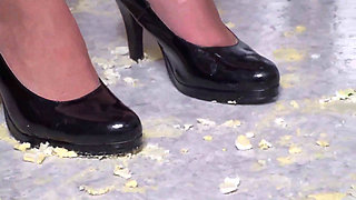 Brunette crushing food in the kitchen