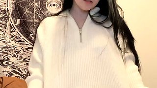 Amateur Webcam Teen Masturbates And Teases