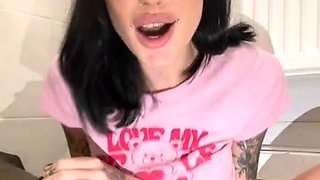 Melissa_crazy pussy and boobs in public