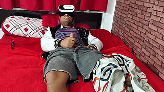 Entiado Com Óculos Virtual Se Masturba Sua Madrasta Pego