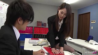 Japanese Office Girl give Giving Head