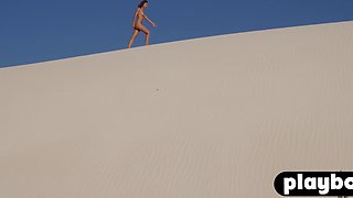 Medium breast dark haired lady posed naked outdoor