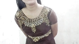 School girl ko chodte naukrani ne dekh liya
