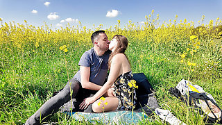 Romantic doggy le in a field