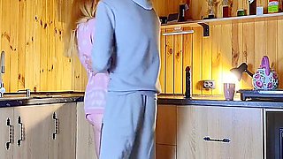 Amateur Cheating Wife: Husbands Best Friend Came To Visit And Cummed In Wifes Pussy 20 Min