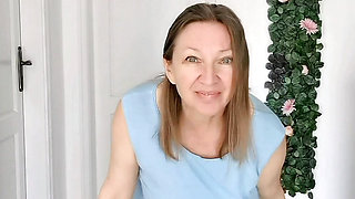 Granny with huge boobs is jumping merrily and her boobs are jumping too