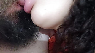 TONGUE KISS, SLUT WITH HER FULL LIPS AND SEXY FUCKING HER LITTLE MOUTH
