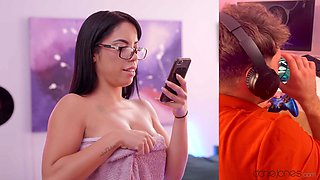 Hung Gamer fucks big tits Italian GF Megan Fiore