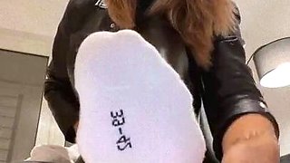 Amateur Foot Fetish Girlfriend Sucks and gives a Footjob
