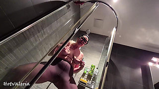 Pissing in Pantyhose