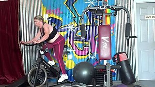 [AuntJudys] Blonde GILF Elle Really Puts in Work at the Gym