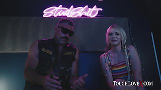 TOUGHLOVEX Third wheel with blond hair babe spinner Lilly Bell