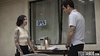 Tiny waitress tricked by a sly customer