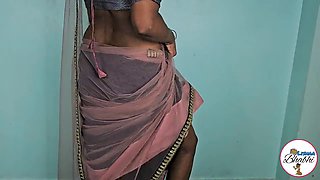 Desi cougar Bhabhi enjoys her summer treat in a sexy way