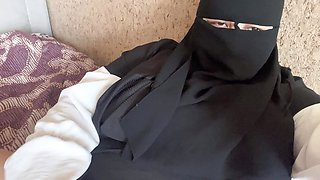 Turkish Khalifa without panties cums very wet