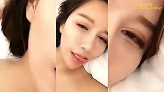 A pretty girl in the bed, fuck her, dad, please feel good to me