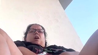 WildEnglishBBW rubbing my cilt fingeirng my pussy & ass on my balcony