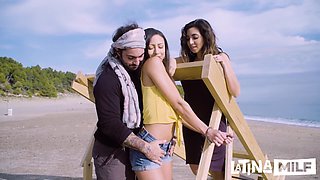 Lustful babes threesome sex mind-blowing scene