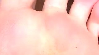Amateur Foot Fetish Girlfriend Sucks and gives a Footjob