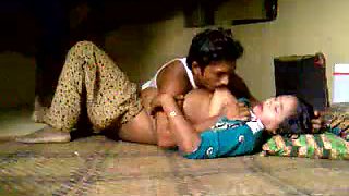 Chubby dark skinned real Hindu wifey gets poked missionary on floor