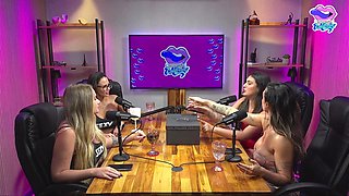 Podcast Turns Suruba! 4 Fucking Hotties, Suck Pussy, Play with Vibrators and Cum Shamelessly Together!