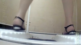 Chunky snow white booty of an amateur lady in the toilet