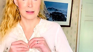 Cumshot amateur MILF suck and jerks dude in the bedroom