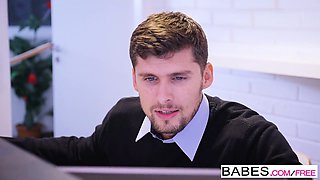 Babes - Office Obsession - Dont Mind the Flas