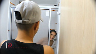 spying on my stepsister&#039;s slut in the shower- porn in spanish