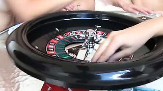7 amateurs playing Spicy Roulette game by the pool
