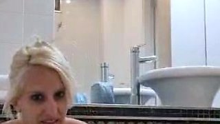 amateur blonde solo webcam
