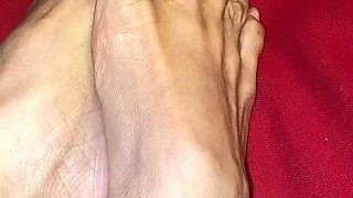 2.melove Playing with Her Dildo Friend with Her Small Feet
