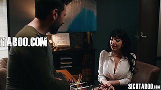 cougar drops on knees and gave a sucking cock