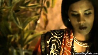 Cutesy chickfriend at bollywood clip