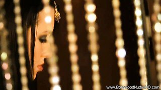 Captivating chippy - natural clip - Bollywood Nudes HD